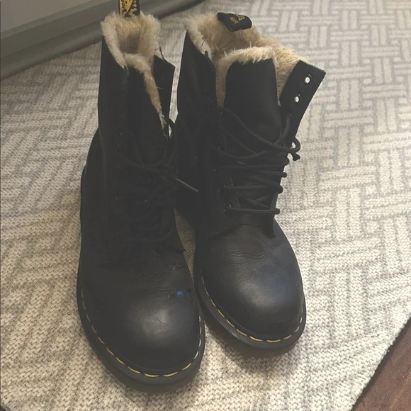 Dr. Marten Serena leather Boots Faux Fur lining size 6UK/8US women’s - Picture 1 of 3